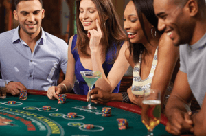 Benefits of playing online casino games with friends .